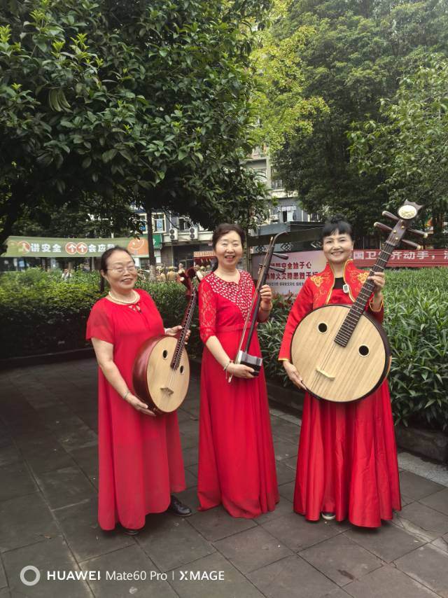 社区中老年民乐团队参加文化艺术节活动记录